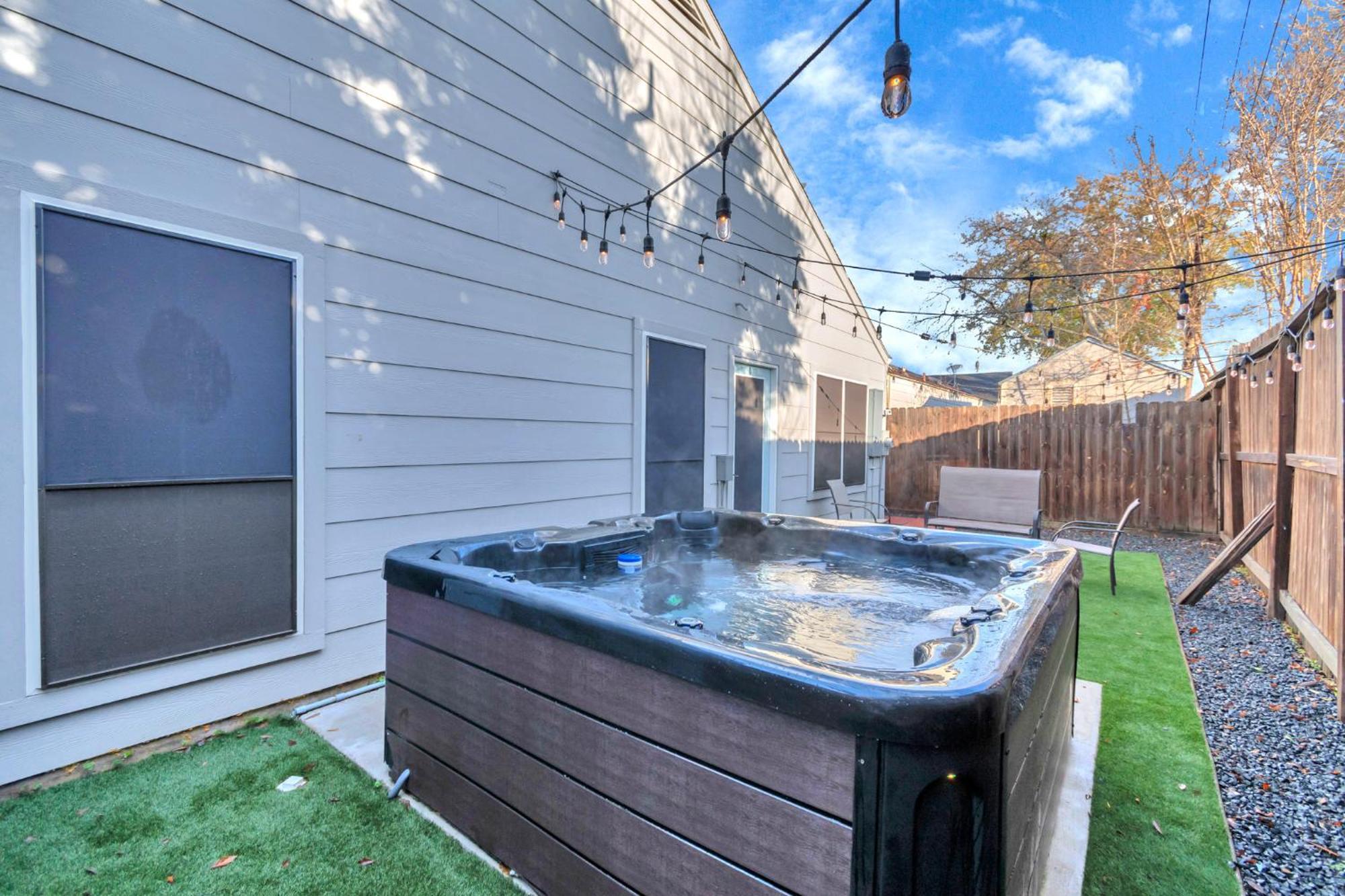Villa 1976 Accessiblegem Jacuzzi Sleep13 Chinatown 20Mins Dt Houston Exterior foto