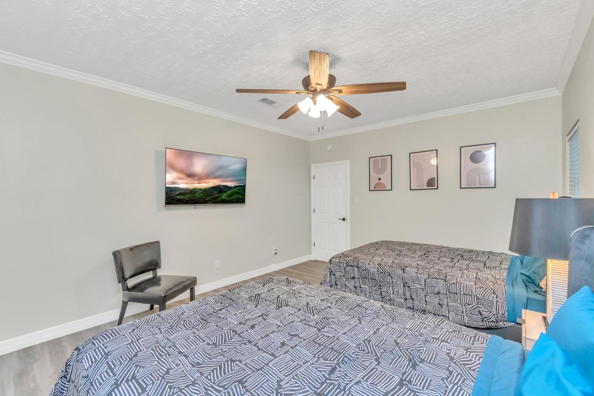 Villa 1976 Accessiblegem Jacuzzi Sleep13 Chinatown 20Mins Dt Houston Exterior foto