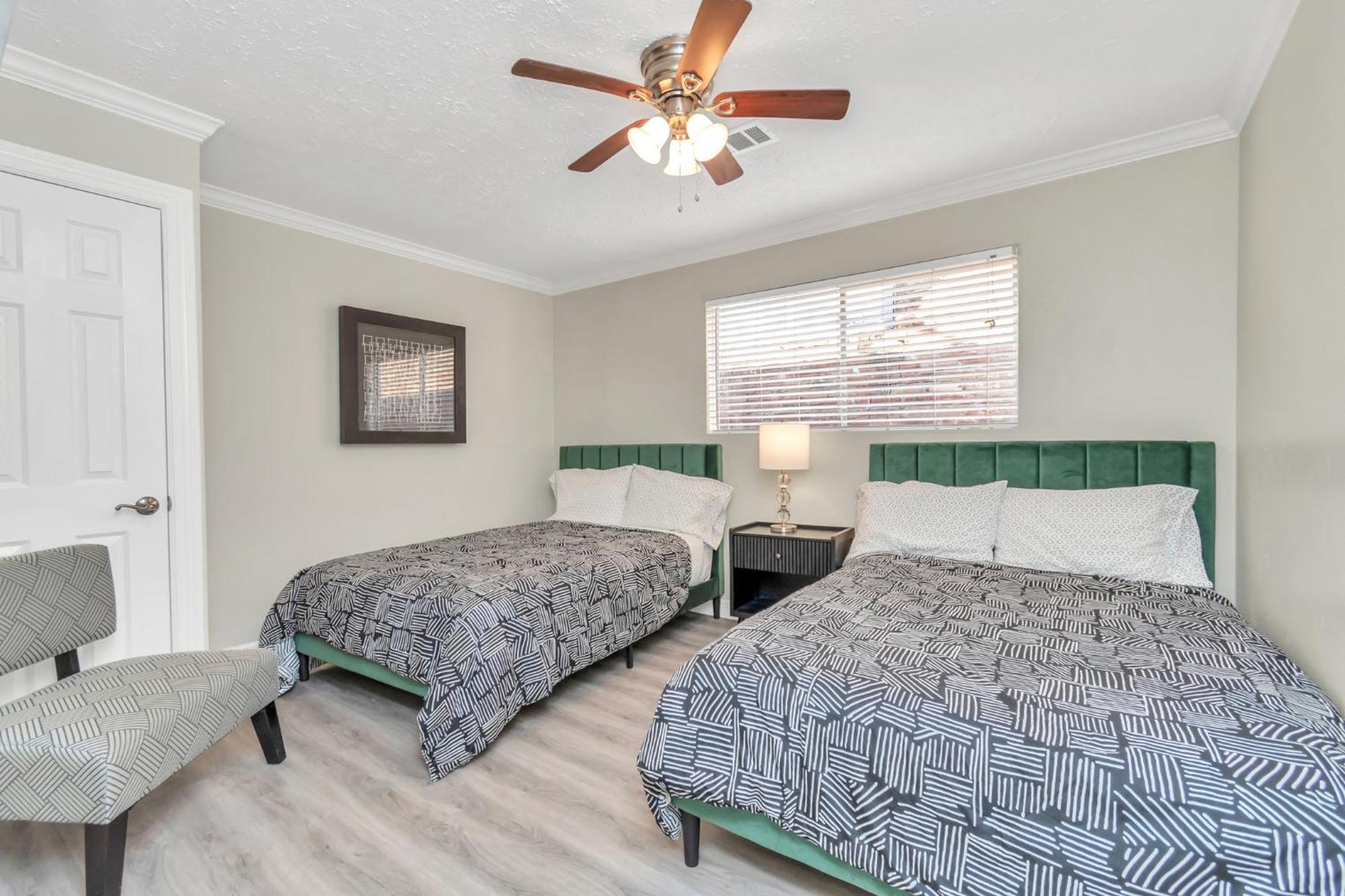 Villa 1976 Accessiblegem Jacuzzi Sleep13 Chinatown 20Mins Dt Houston Exterior foto
