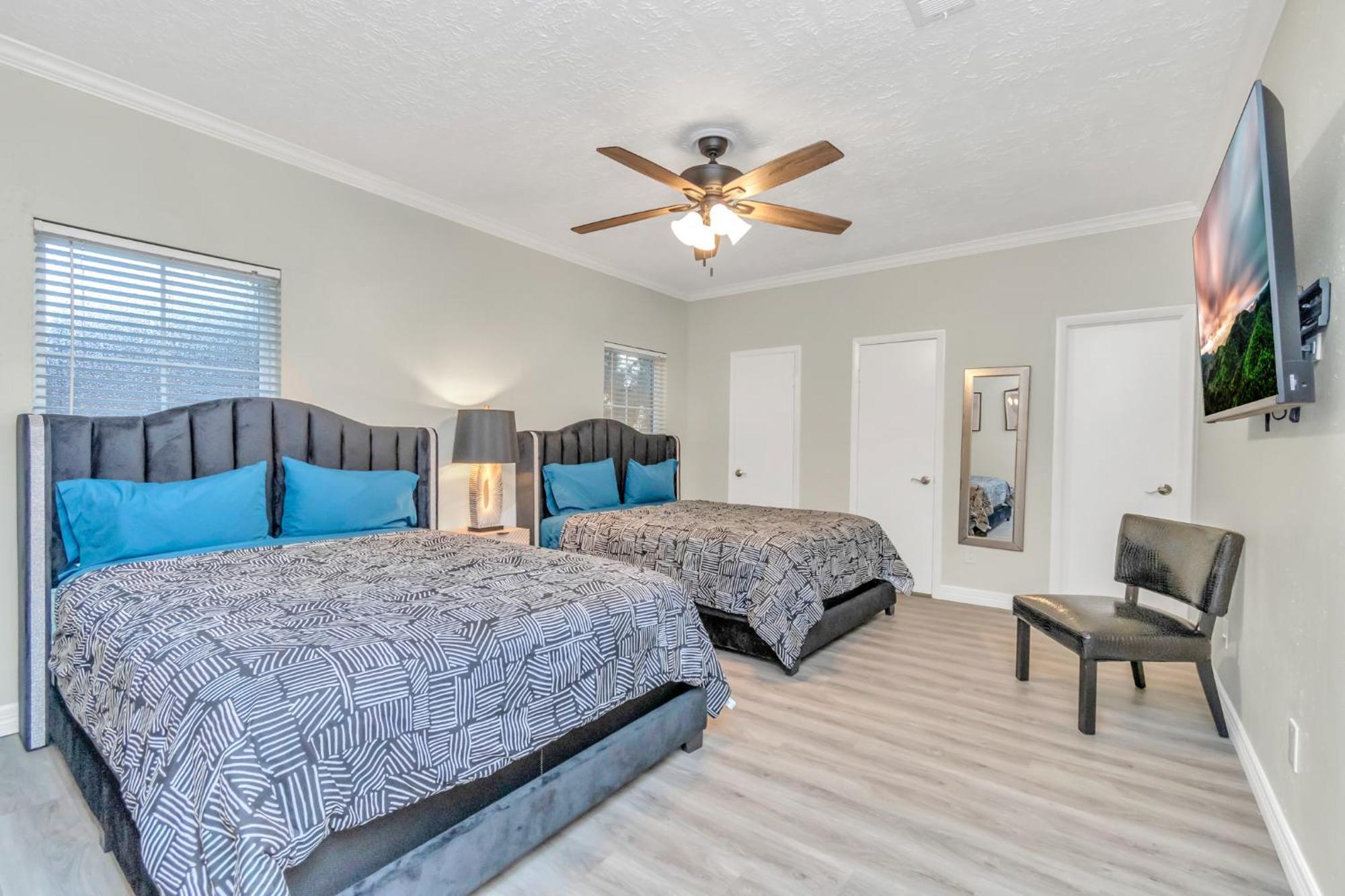 Villa 1976 Accessiblegem Jacuzzi Sleep13 Chinatown 20Mins Dt Houston Exterior foto